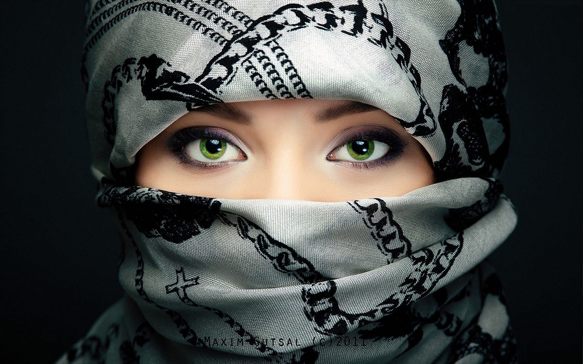 eyes behind veil